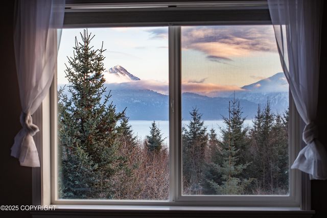 925 Soundview Avenue, Homer, AK 99603