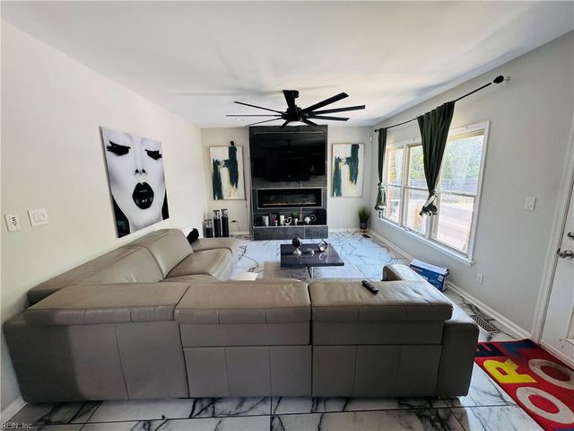 748 Greenwing DR, Chesapeake, VA 23323