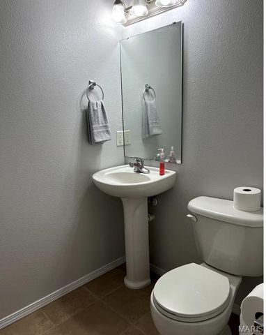 142 Hickory Ridge Drive, St Robert, MO 65584