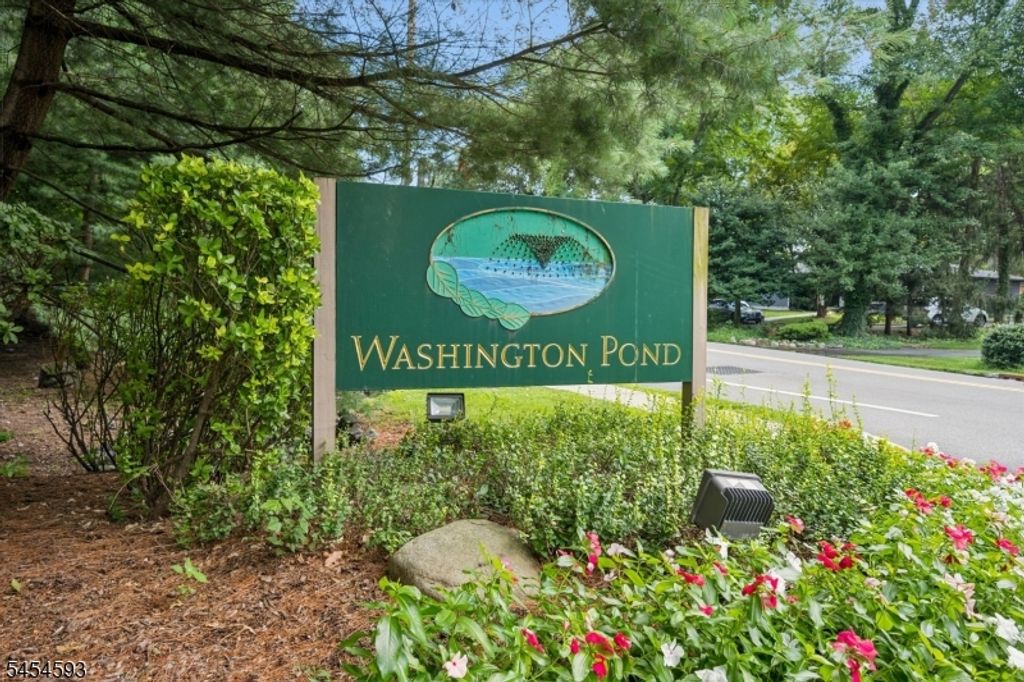 300 Pond Ct, Washington Twp., NJ 07676 — exterior