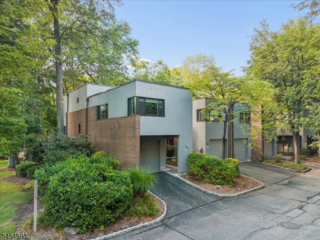 300 Pond Ct, Washington Twp., NJ 07676 — photo 2