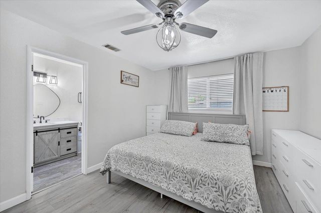 3097 W Sussex Way, Fresno, CA 93722