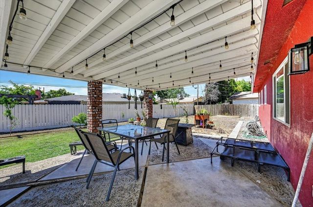 3097 W Sussex Way, Fresno, CA 93722
