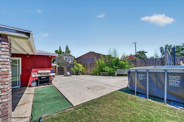 3097 W Sussex Way, Fresno, CA 93722