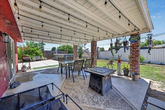 3097 W Sussex Way, Fresno, CA 93722