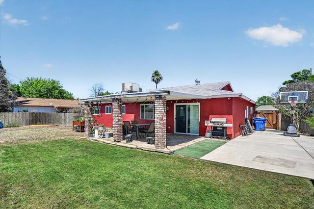 3097 W Sussex Way, Fresno, CA 93722