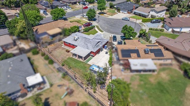 3097 W Sussex Way, Fresno, CA 93722