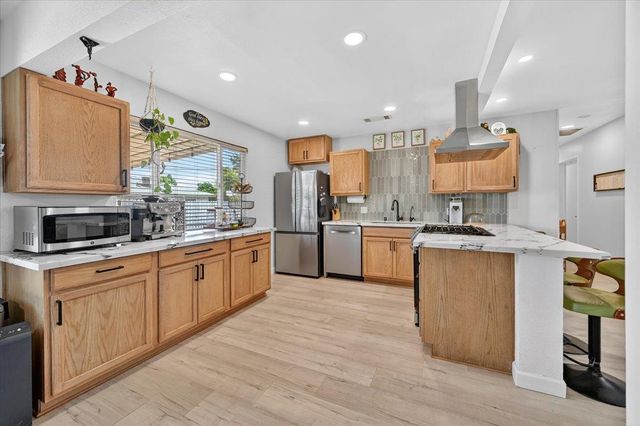 3097 W Sussex Way, Fresno, CA 93722