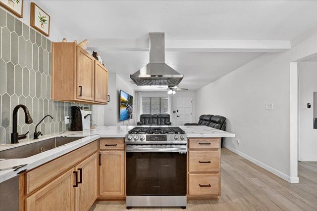 3097 W Sussex Way, Fresno, CA 93722