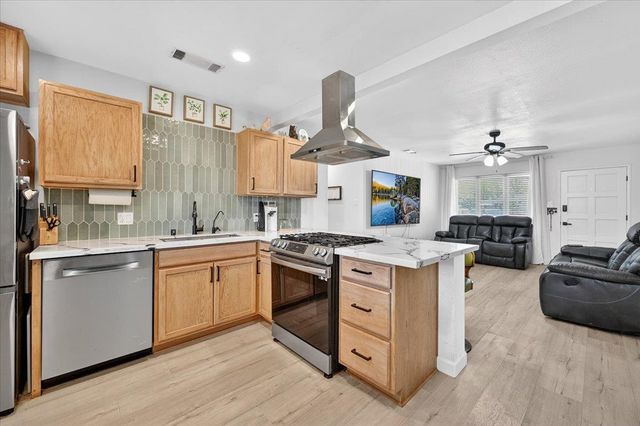 3097 W Sussex Way, Fresno, CA 93722