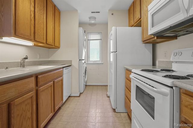 864 Amanda Lane, Pontiac, MI 48340