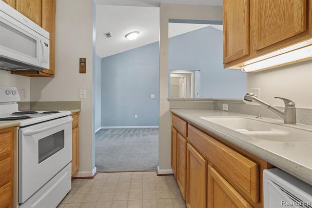 864 Amanda Lane, Pontiac, MI 48340