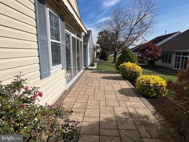 243 WAGON WHEEL LN, Columbus, NJ 08022