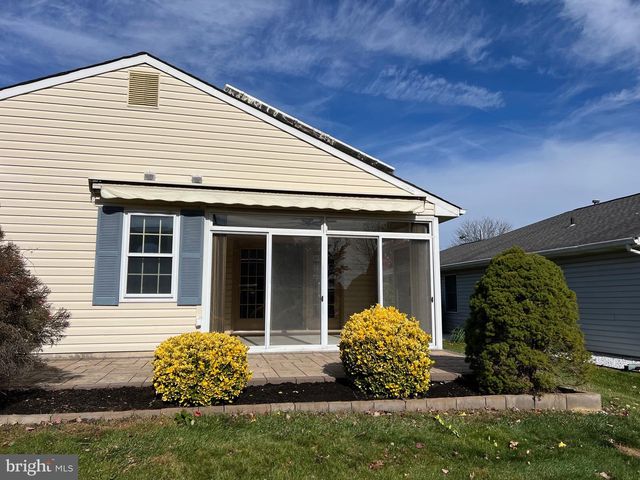 243 WAGON WHEEL LN, Columbus, NJ 08022