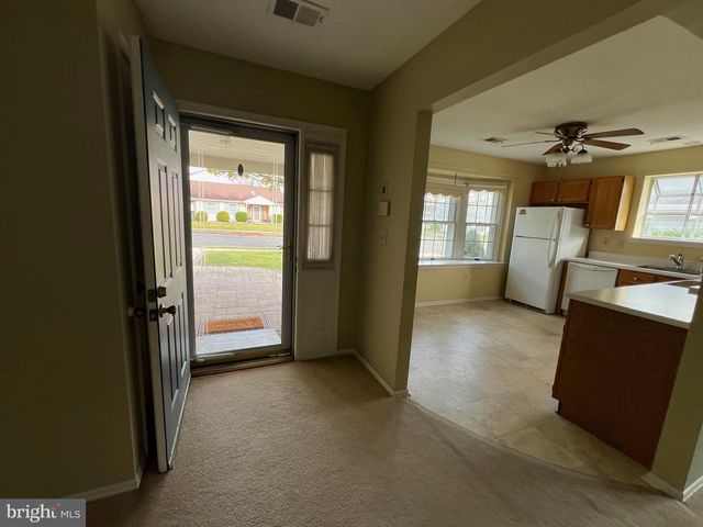 243 WAGON WHEEL LN, Columbus, NJ 08022