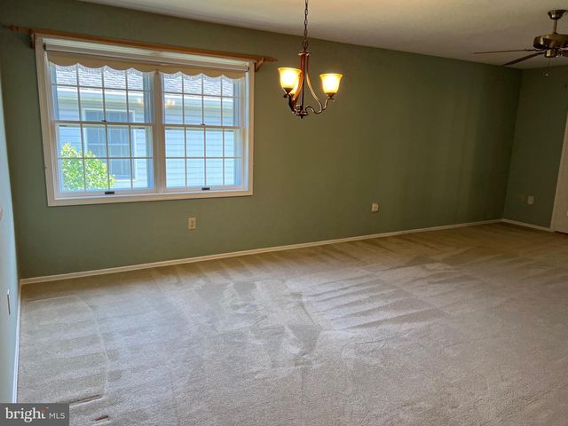 243 WAGON WHEEL LN, Columbus, NJ 08022