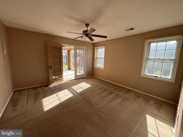 243 WAGON WHEEL LN, Columbus, NJ 08022