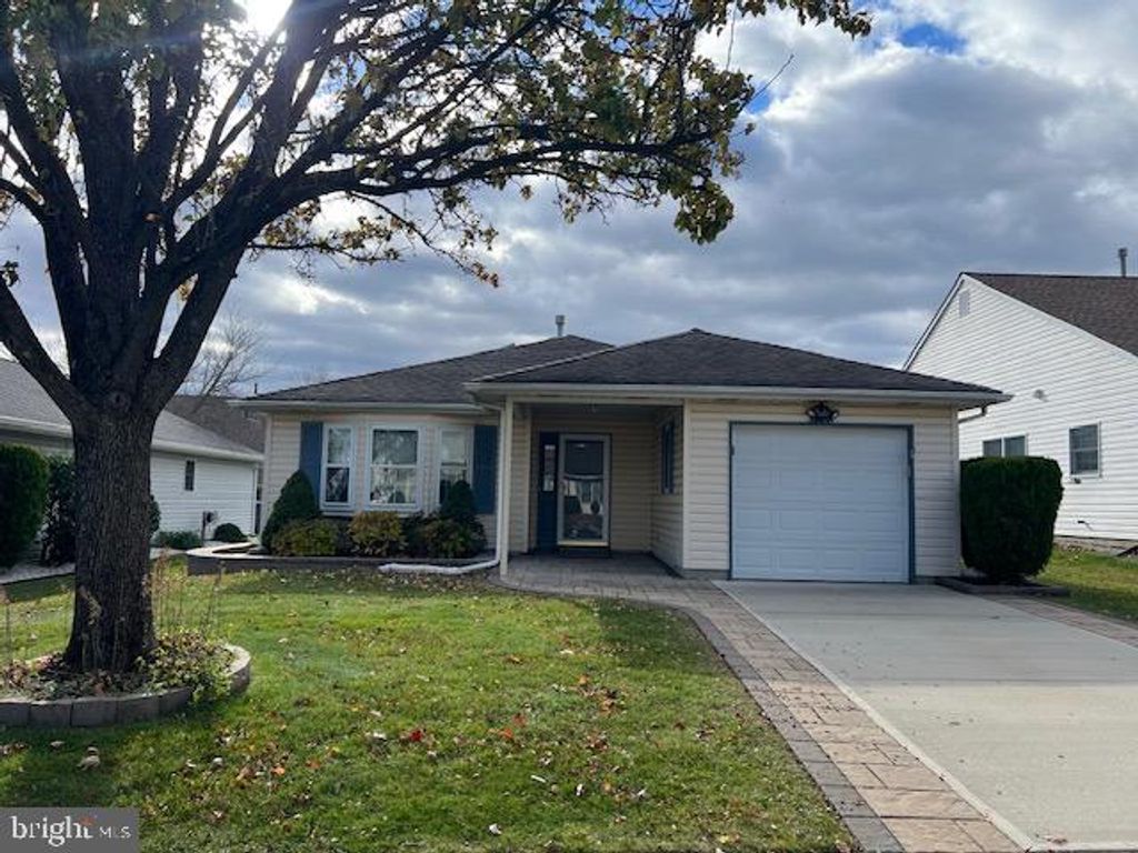 243 WAGON WHEEL LN, Columbus, NJ 08022