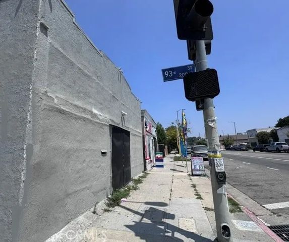 9223 S San Pedro, Los Angeles, CA 90003