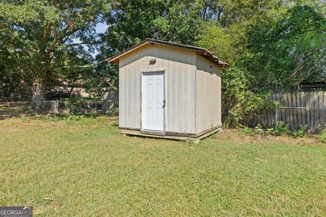 1064 Meadowbrook Lane NW, Conyers, GA 30012