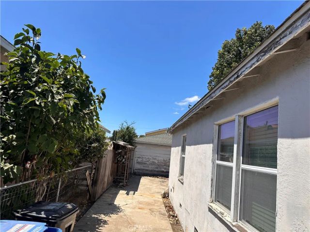 1727 N Neptune, Los Angeles, CA 90744