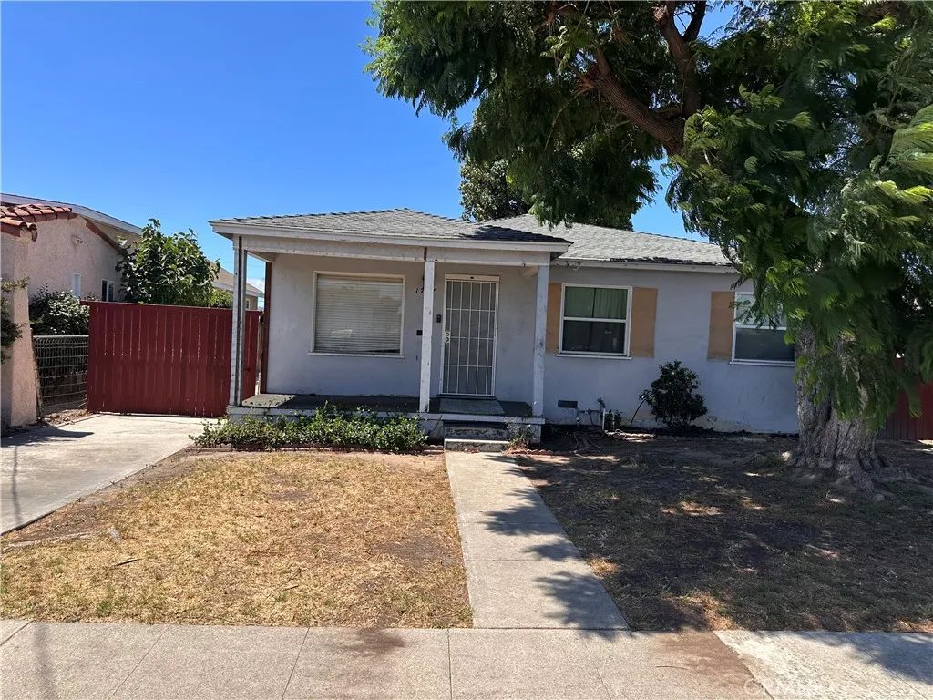 1727 N Neptune, Los Angeles, CA 90744