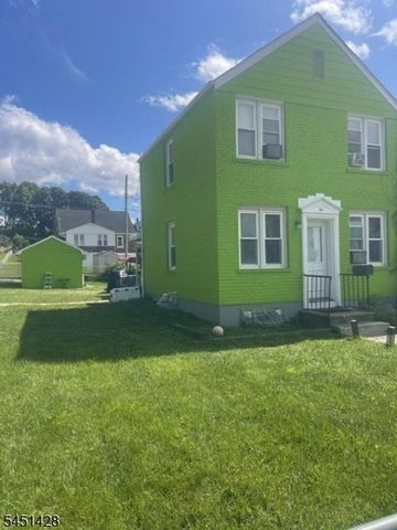 54 Parker St, Dover Town, NJ 07801