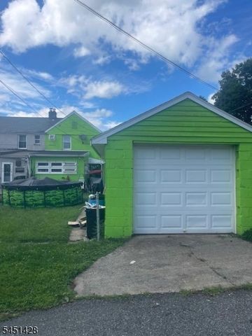 54 Parker St, Dover Town, NJ 07801