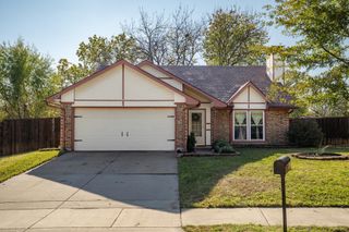 832 Foxwood Place, Lewisville, TX 75067