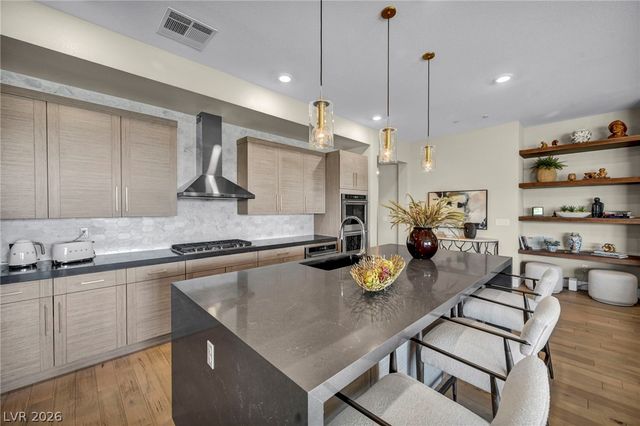 9145 Las Manaitas Avenue 302, Las Vegas, NV 89144