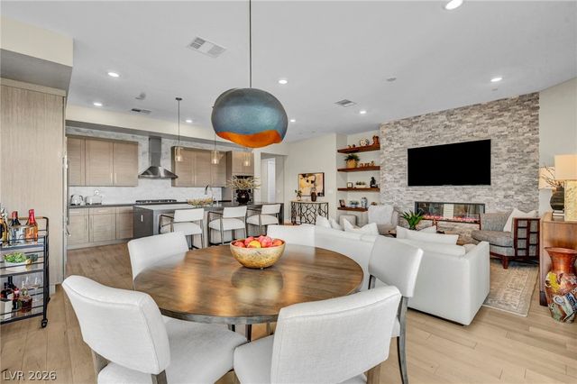 9145 Las Manaitas Avenue 302, Las Vegas, NV 89144