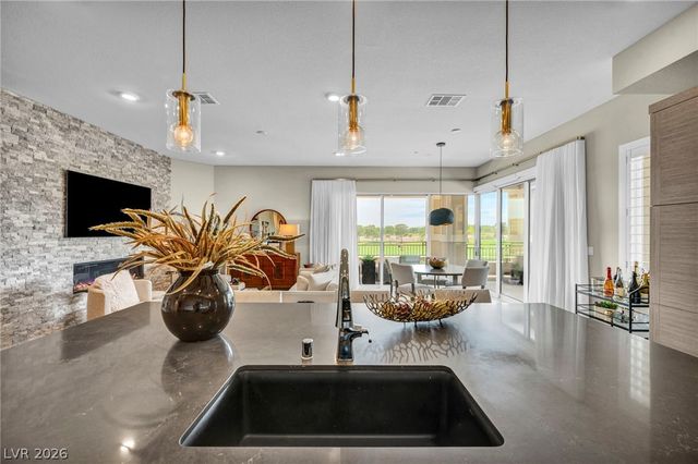9145 Las Manaitas Avenue 302, Las Vegas, NV 89144