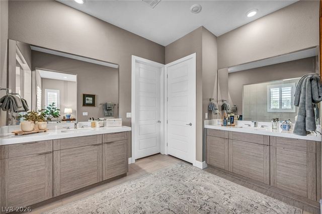 9145 Las Manaitas Avenue 302, Las Vegas, NV 89144