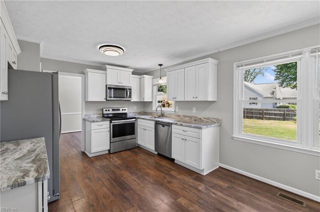 2 Saint Ashley PL, Hampton, VA 23669