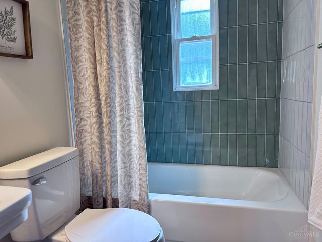 5816 Kennedy Avenue, Cincinnati, OH 45213