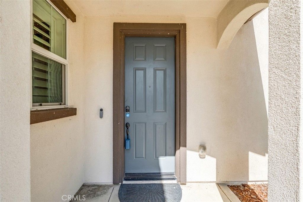 Image 4 of property listing at 4637 Snap Dragon, Jurupa Valley, CA 91752