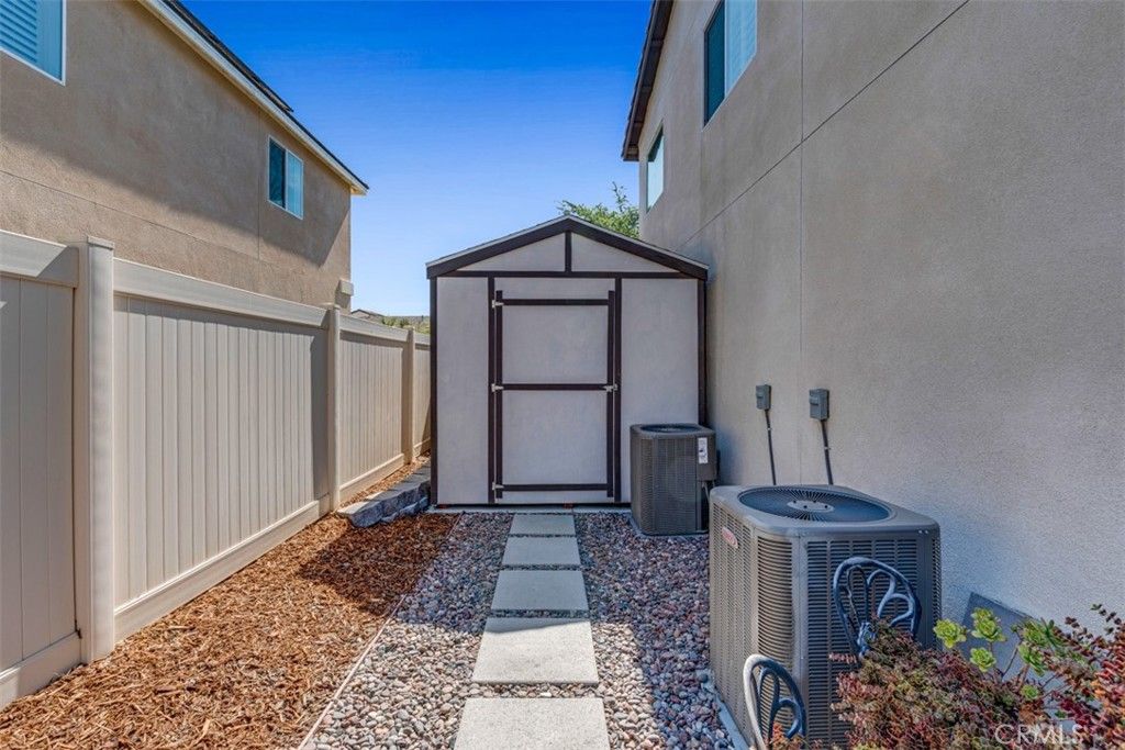 Image 44 of property listing at 4637 Snap Dragon, Jurupa Valley, CA 91752