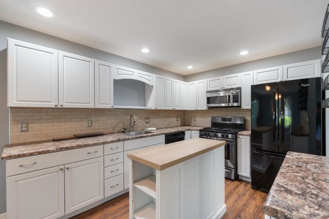 800 E Arthur St Apt A1, Warsaw, IN 46580