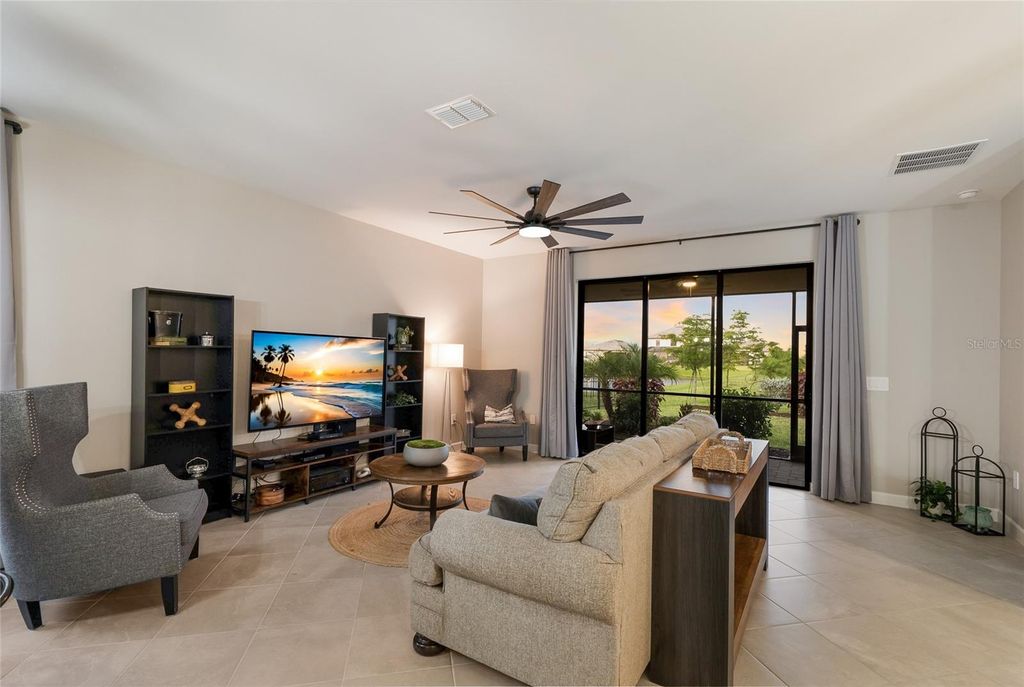 Image 12 of property listing at 15041 SERENE SHORES LOOP, Bradenton, FL 34211