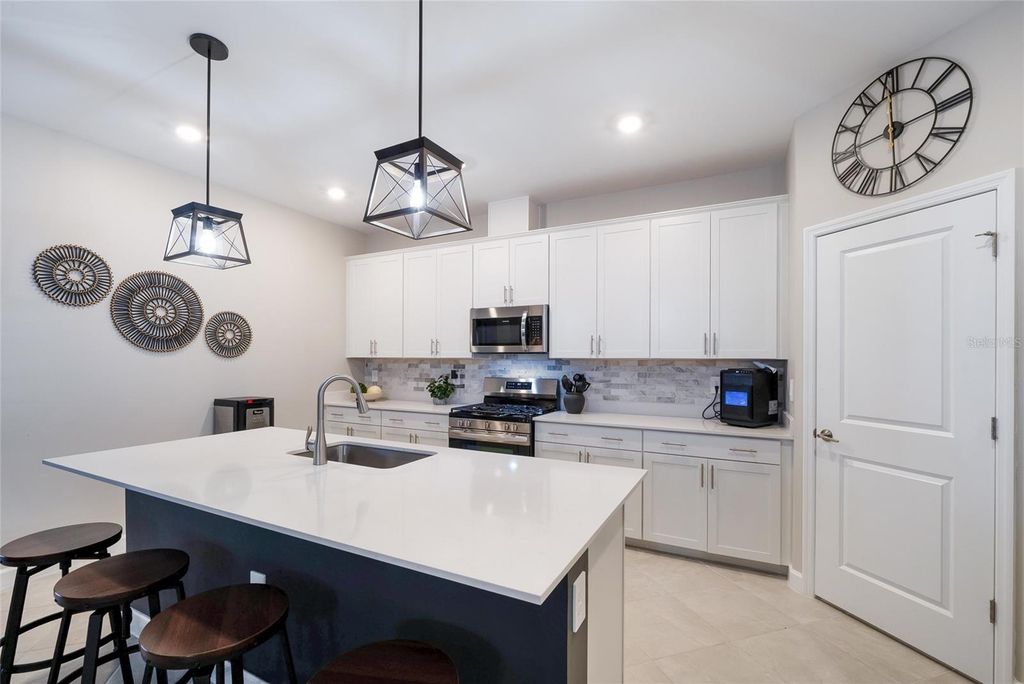 Image 3 of property listing at 15041 SERENE SHORES LOOP, Bradenton, FL 34211
