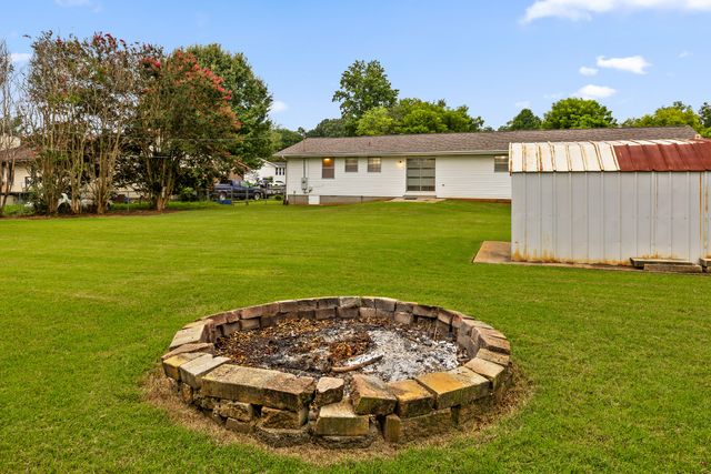 325 Kelsey Drive, Rossville, GA 30741