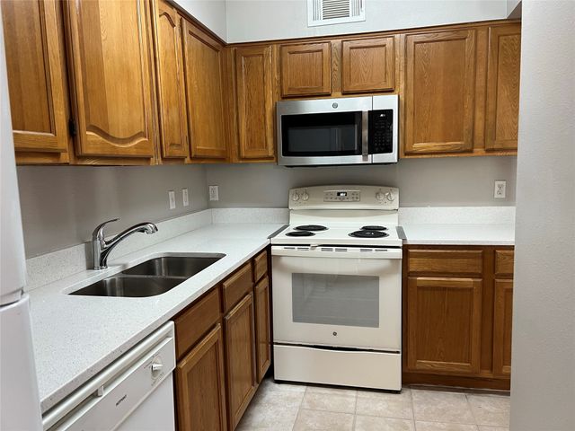9817 Walnut Street 208, Dallas, TX 75243