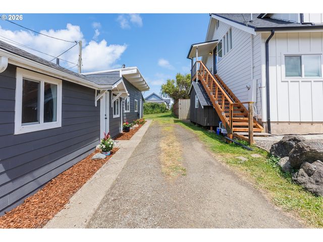 1409 Nw 14TH St, Lincoln City, OR 97367