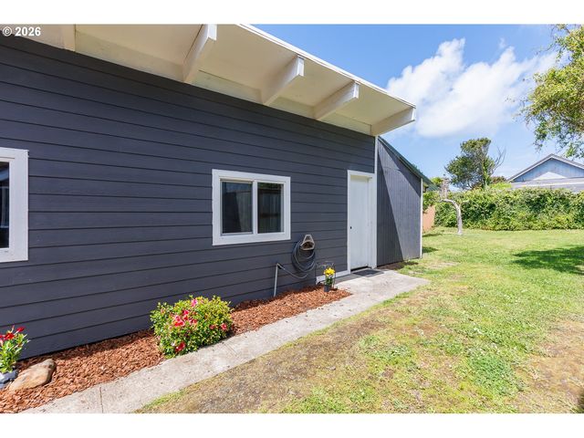 1409 Nw 14TH St, Lincoln City, OR 97367