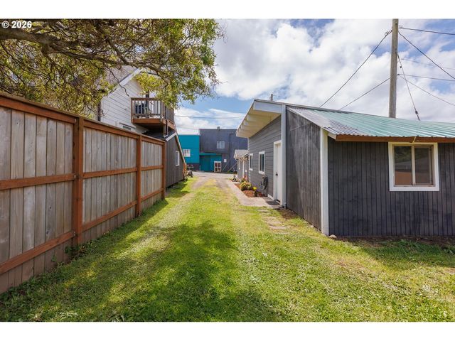1409 Nw 14TH St, Lincoln City, OR 97367