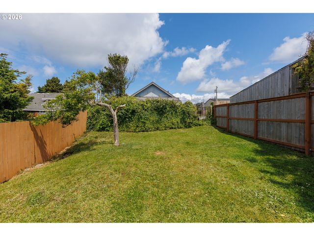 1409 Nw 14TH St, Lincoln City, OR 97367