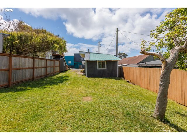 1409 Nw 14TH St, Lincoln City, OR 97367