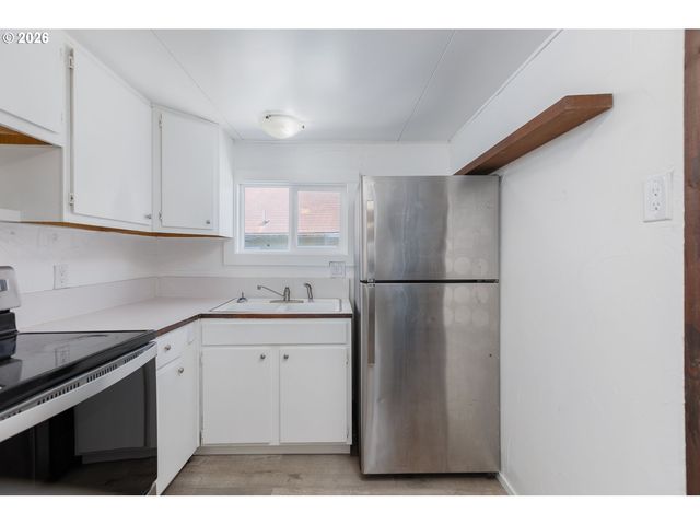 1409 Nw 14TH St, Lincoln City, OR 97367
