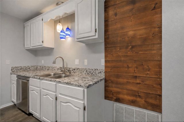 1415 S Camellia Lane, Fayetteville, AR 72704