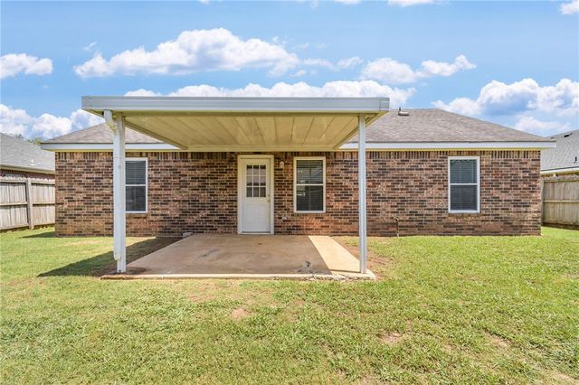 1415 S Camellia Lane, Fayetteville, AR 72704